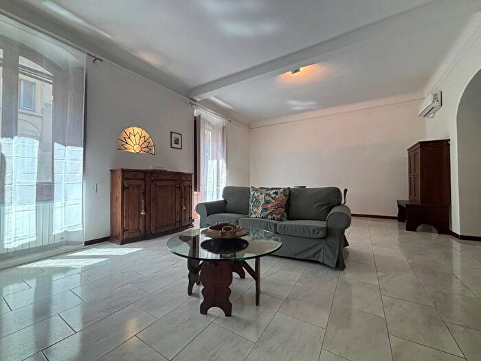 Appartamento con 5 locali in affitto in Via della Cernaia, Leopoldo Vittorio Emanuele Statuto, Firenze