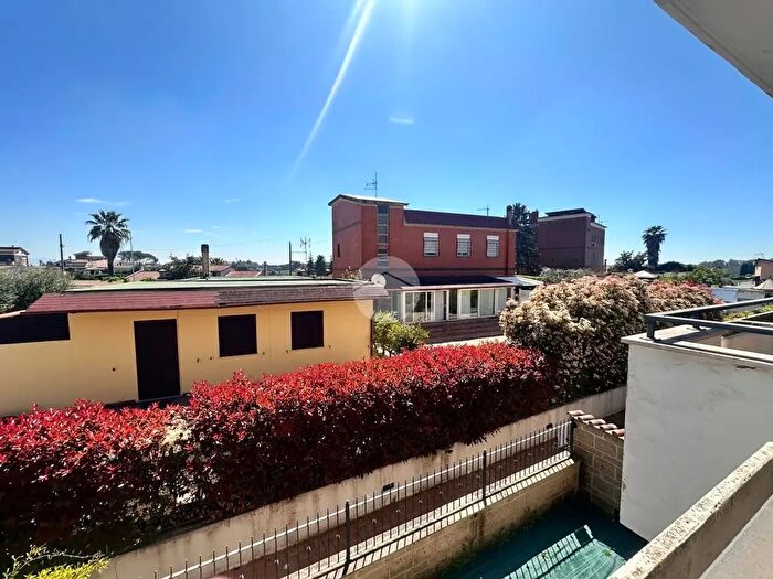 Appartamento trilocale in vendita in Via Anna Lorenzetto, Roma