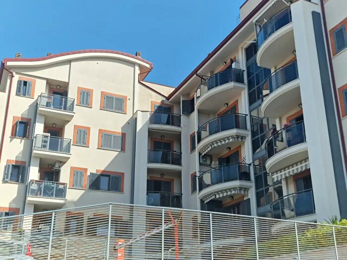 Appartamento in vendita in Via Giacinto Bicurin, Roma