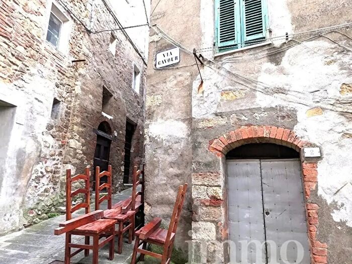 Appartamento trilocale in vendita in Via Cavour, Castelnuovo di Val di Cecina