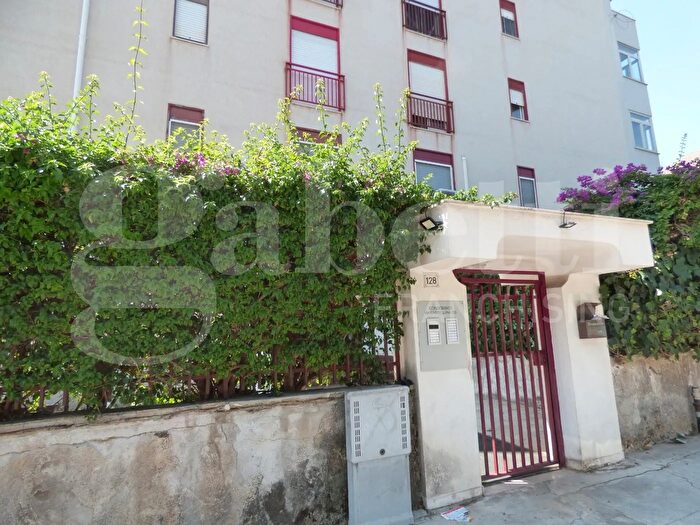 Appartamento quadrilocale in vendita in Via Castellana, Palermo