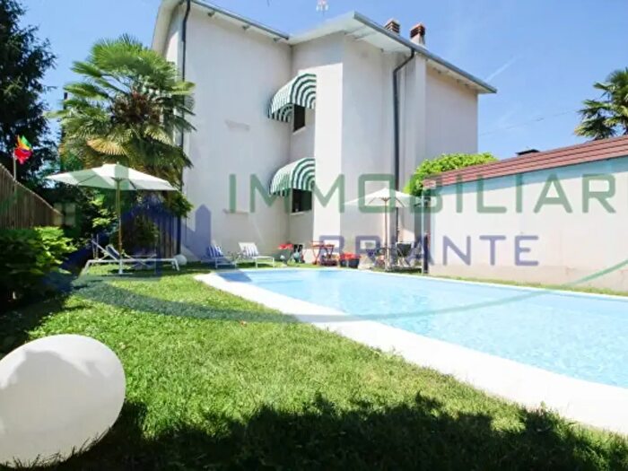Casa con 6 locali in vendita in Via Sabotino, Gallarate