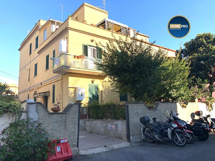 Appartamento bilocale in vendita in Via Sisto IV, Roma