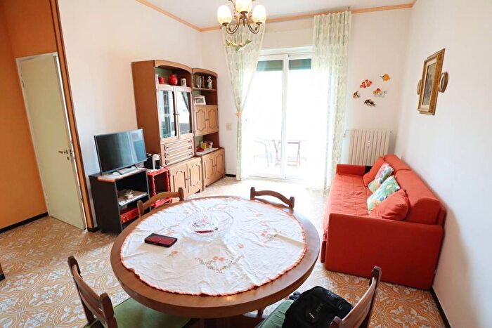 Appartamento trilocale in vendita in Via Colombo, Andora