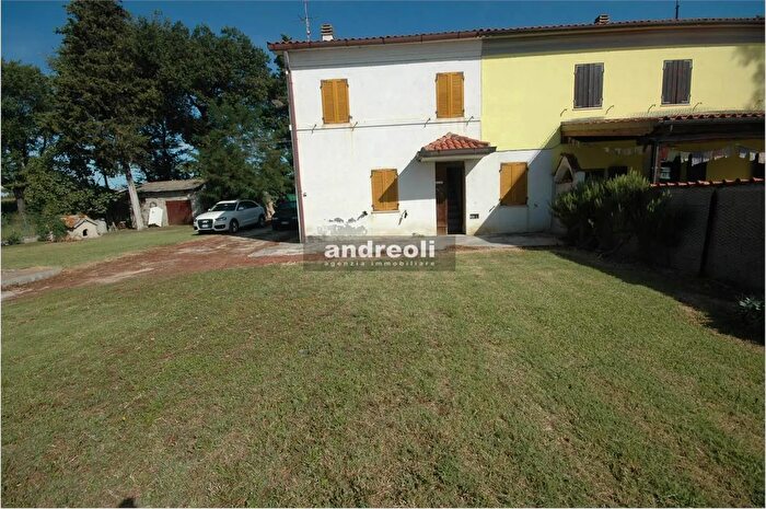 Casa quadrilocale in vendita in Jesi