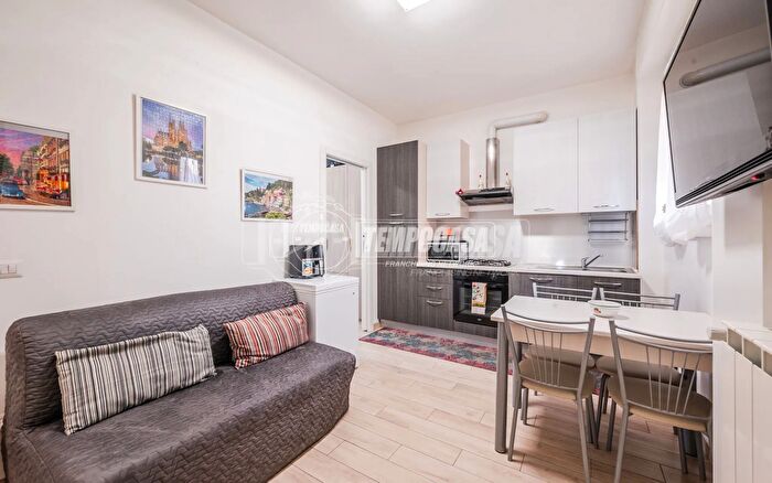 Appartamento trilocale in vendita in Viale col di Lana a, Milano