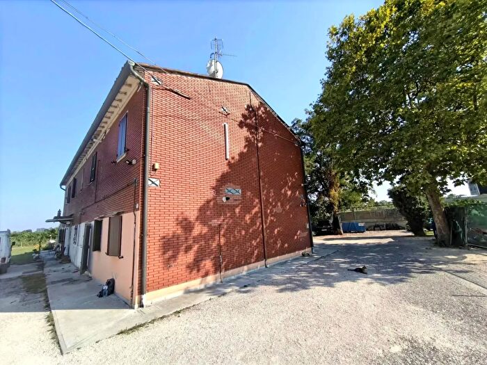 Casa trilocale in vendita in Forli'