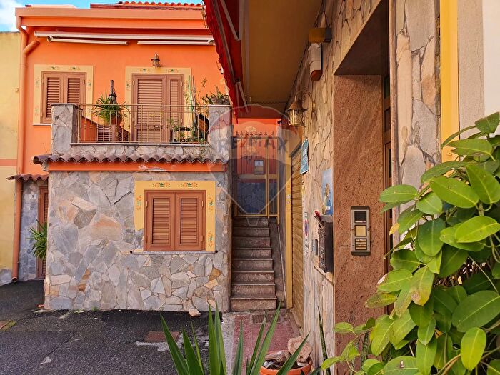 Appartamento quadrilocale in vendita in Via Venezia, Furci Siculo