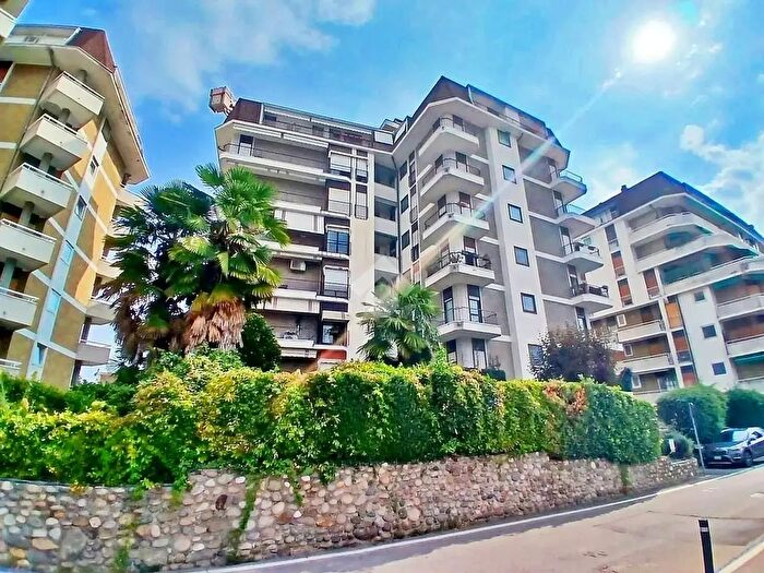Appartamento trilocale in vendita in Via dell'Olmo, Sesto Calende