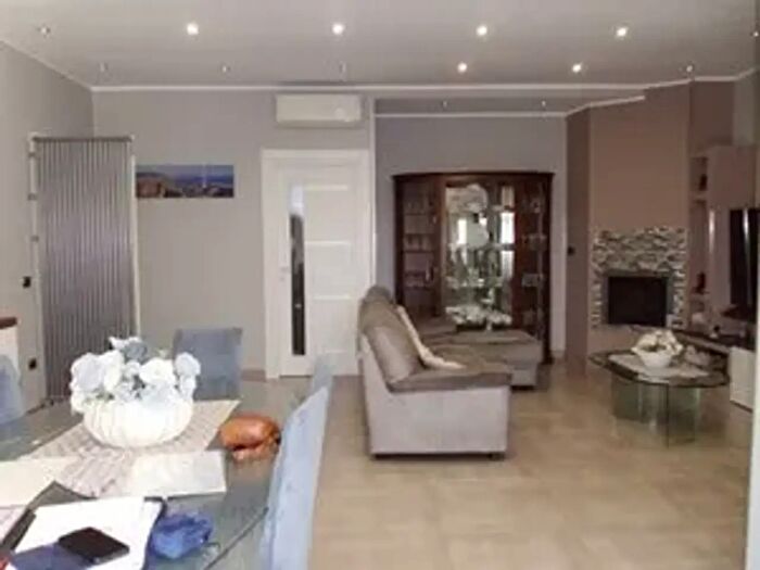 Appartamento quadrilocale in vendita in Via Etna, Cardito