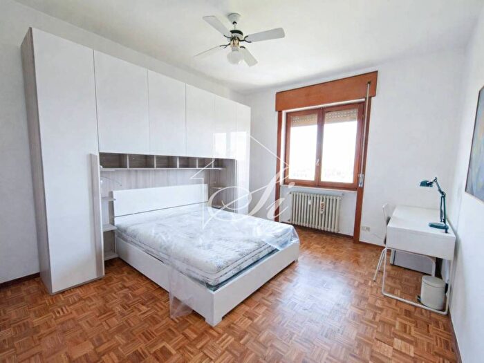 Appartamento quadrilocale in affitto in Via Remo la Valle, Giambellino, Milano