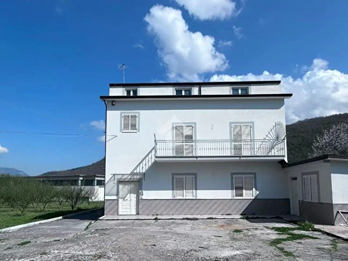 Casa con 6 locali in vendita in Via Canfora, Fisciano