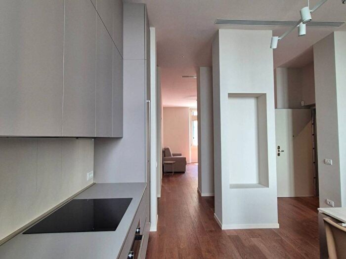 Appartamento trilocale in affitto in Via Adelaide Ristori, Indipendenza, Milano