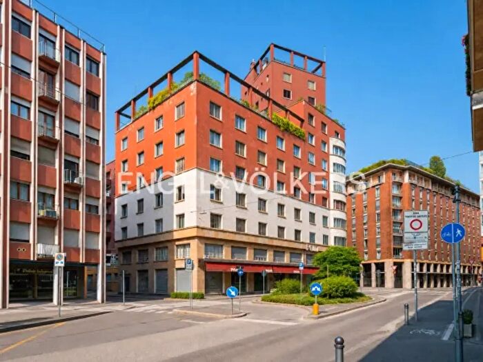 Appartamento con 5 locali in vendita in Via Azzo Gardino, Bologna