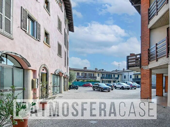 Appartamento trilocale in vendita in Via Vittorio Emanuele, Brusaporto