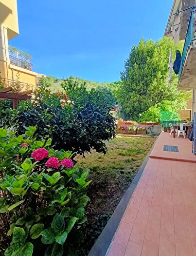 Appartamento con 5 locali in vendita in Via Guido Agosti, Genova