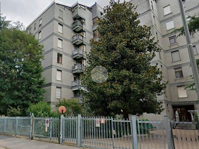 Appartamento quadrilocale in affitto in Via Codogno, Bologna Sulmona, Milano