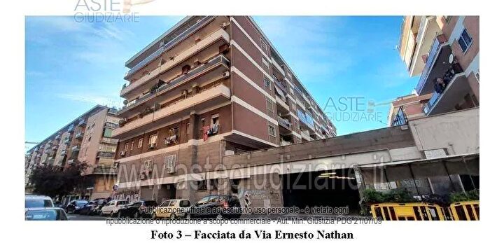 Appartamento trilocale in vendita in Via Ernesto Nathan, Roma
