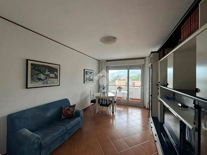 Appartamento trilocale in vendita in Via Carlo Linneo, Genova