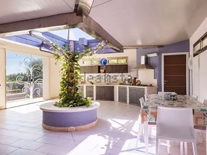 Casa con 6 locali in vendita in Ragusa