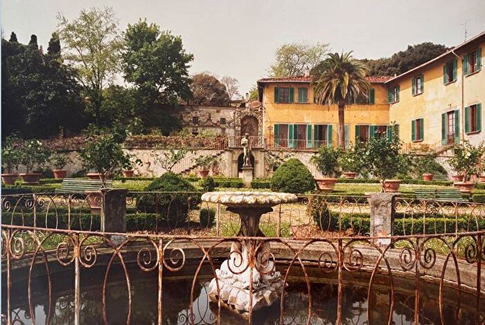 Appartamento con 6 locali in affitto in Via Giuseppe Verdi, Centro, Signa