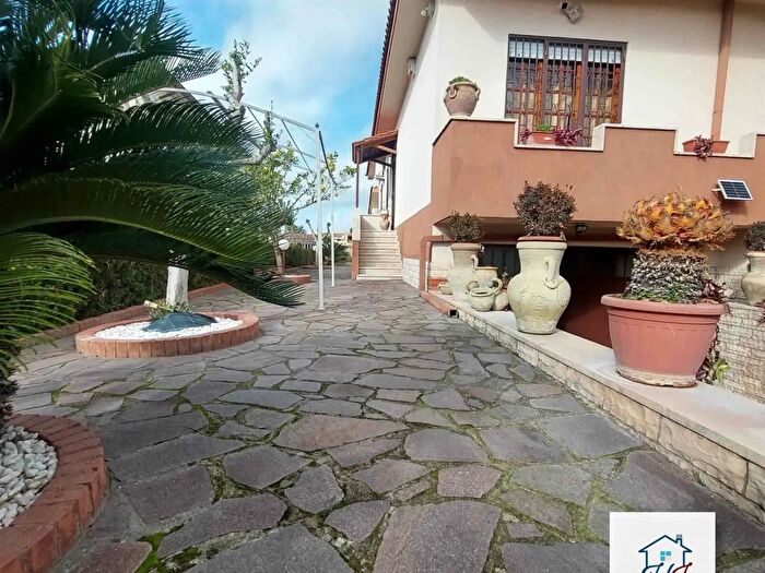 Casa con 9 locali in vendita in Nettuno