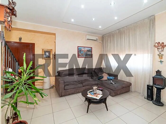 Appartamento con 5 locali in vendita in Via Capo Passero, Catania