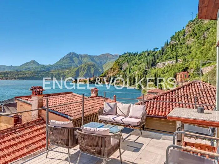 Casa con 6 locali in vendita in Varenna