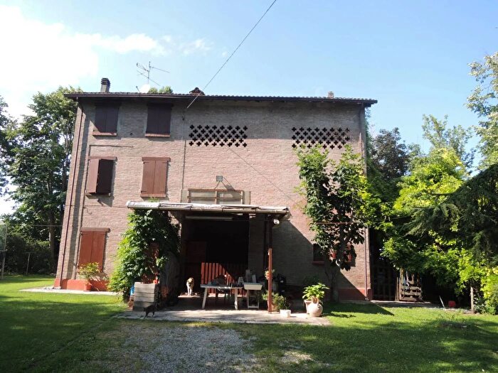 Casa con 7 locali in vendita in San Cesario Sul Panaro