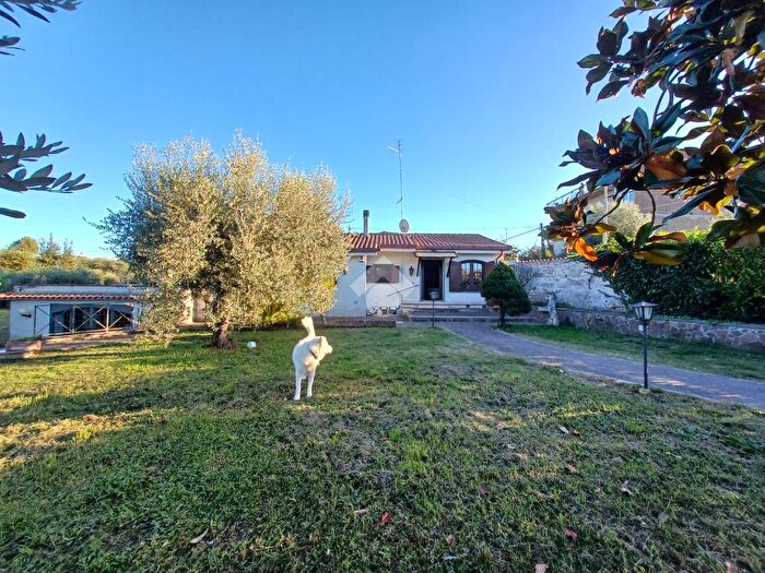 Casa trilocale in vendita in Via per Magliano Romano, Faleria