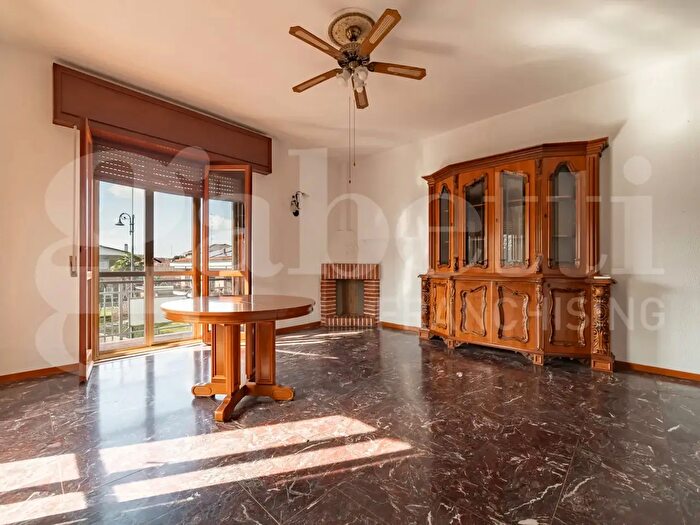 Appartamento quadrilocale in vendita in Via Achille Grandi, Pieve Emanuele