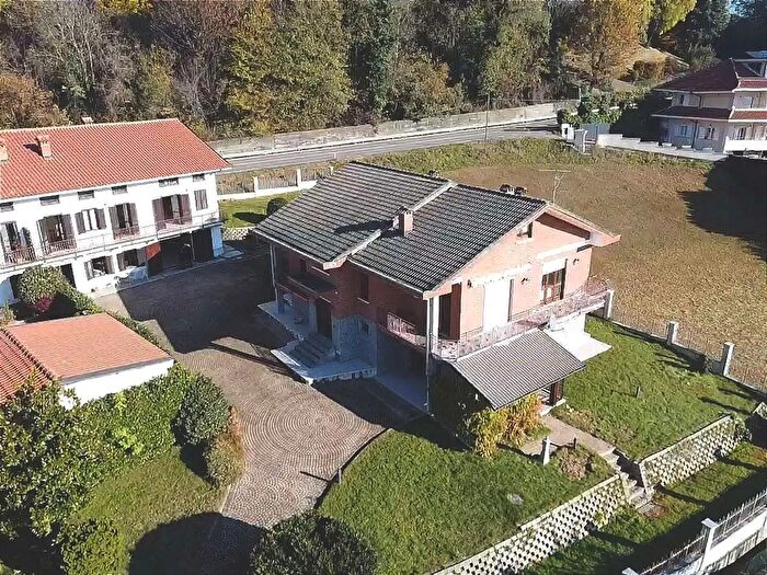 Casa con 11 locali in vendita in Via Rocca, Nole