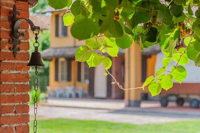 Casa con 20 locali in vendita in Via Cascina Turbina, Scaldasole