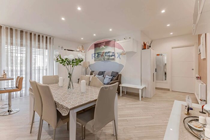 Appartamento trilocale in vendita in Via Nazionale Palese, Bari