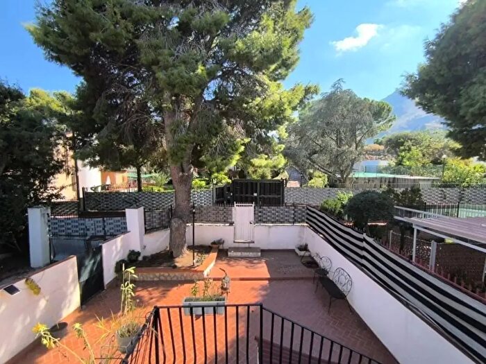 Casa con 5 locali in vendita in Via Piano San Michele, Altavilla Milicia