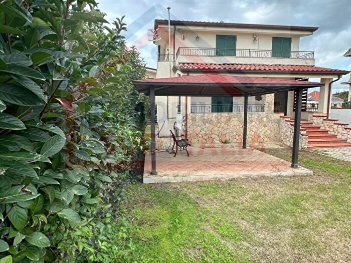 Casa quadrilocale in affitto in Via Vicinale Torre Scafati, Varcaturo, Giugliano in Campania