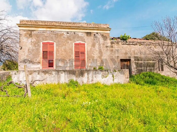 Casa con 6 locali in vendita in Via Tropea, Aci SantAntonio