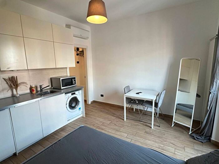 Appartamento monolocale in affitto in Via Paolo Frisi, Porta Venezia, Milano