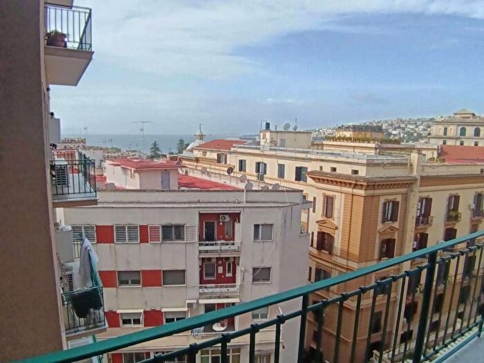 Appartamento quadrilocale in affitto in via VITTORIA COLONNA, Chiaia, Napoli