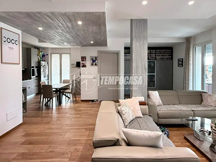 Appartamento con 5 locali in vendita in Via Giacomo Matteotti, Agrate Brianza
