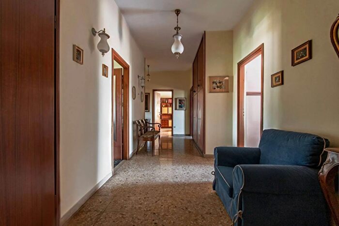 Appartamento con 5 locali in vendita in Via Macallè, Pistoia