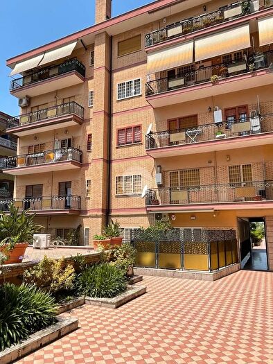 Appartamento trilocale in vendita in Via Scipio Sighele, Roma