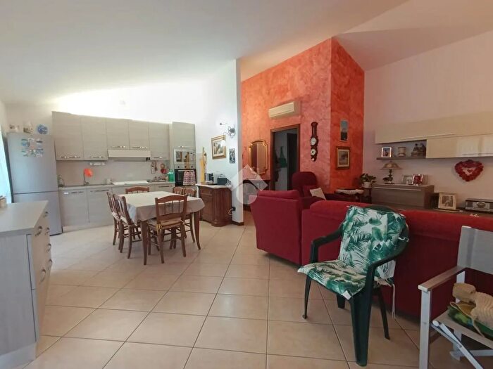 Appartamento trilocale in vendita in Via Dante, Stezzano