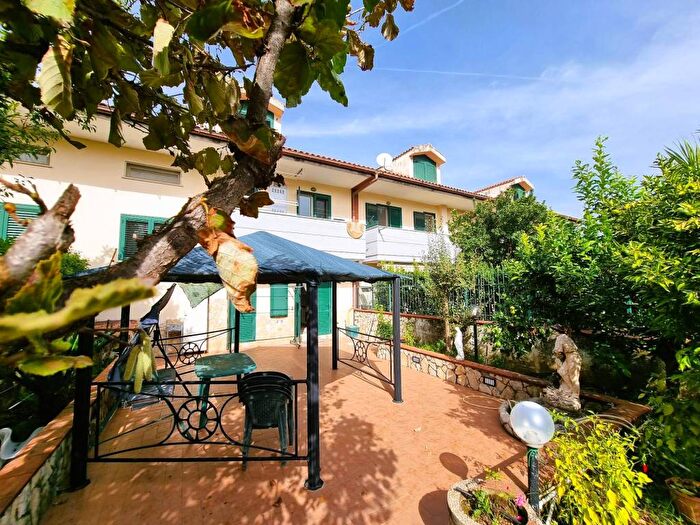 Casa con 6 locali in vendita in Via Malche, Giffoni Sei Casali