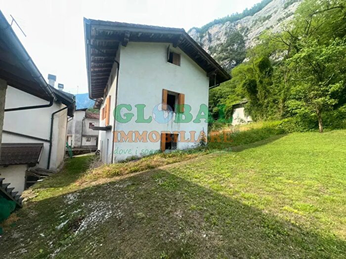Casa con 5 locali in vendita in Frazione Pianello, Grigno