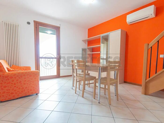 Appartamento trilocale in vendita in Via Rovegliara, Bressanvido