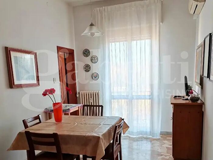 Appartamento trilocale in vendita in Via del Battiferro, Bologna