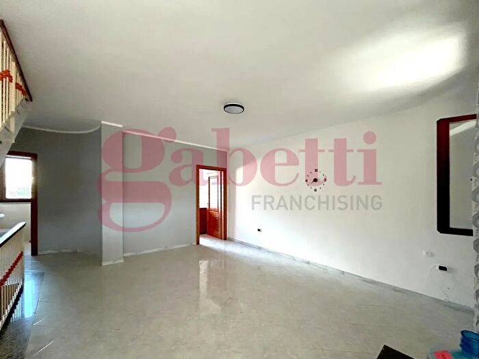 Casa con 9 locali in vendita in Via San Tommaso Snc, Castelvenere
