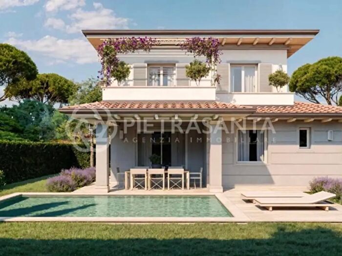 Casa con 9 locali in vendita in Pietrasanta