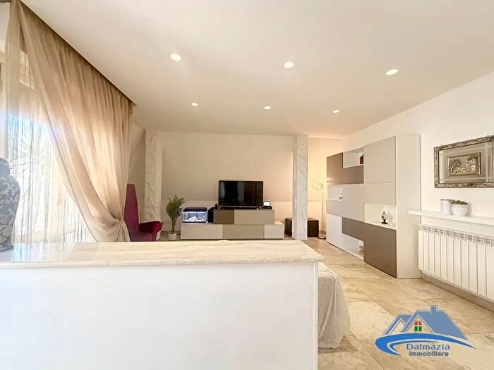 Appartamento quadrilocale in vendita in Via del Mandorlo, Terni